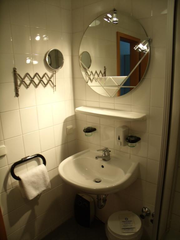 Landhotel Zum Niestetal Bilik gambar