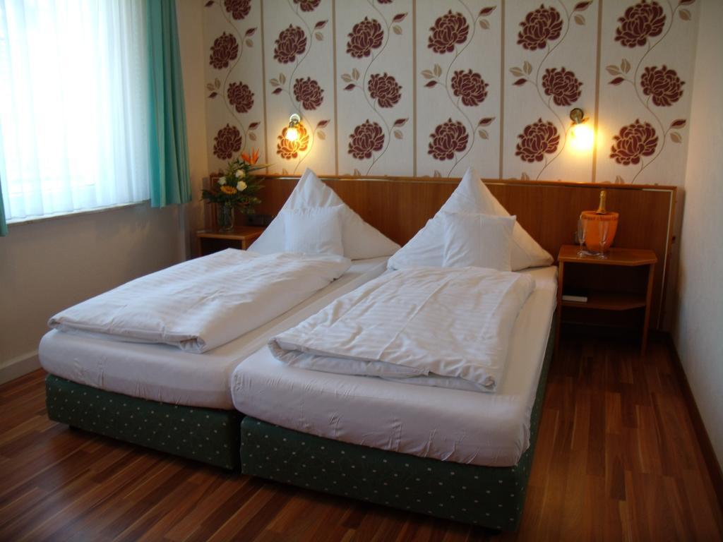 Landhotel Zum Niestetal Bilik gambar