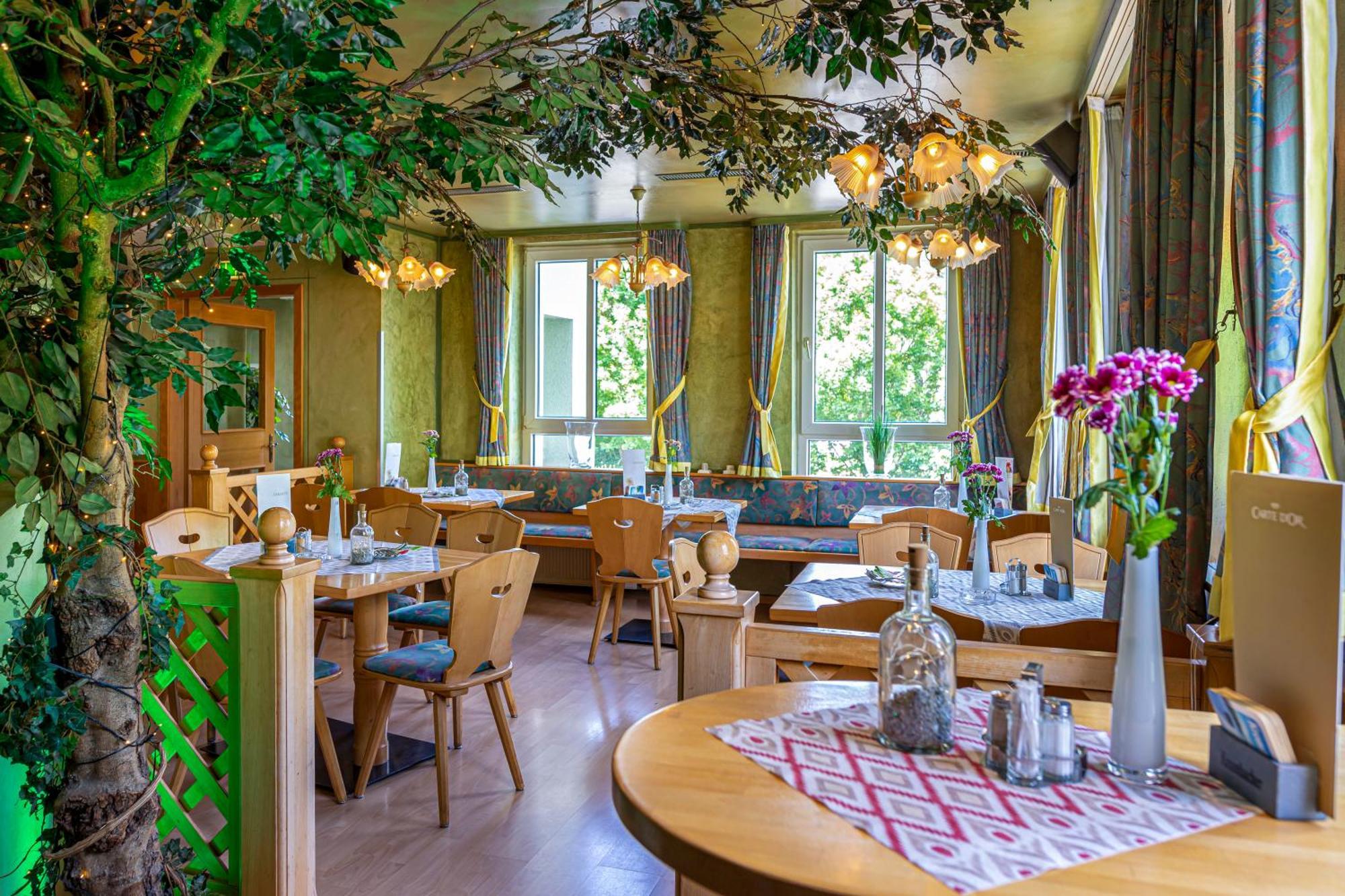 Landhotel Zum Niestetal Luaran gambar