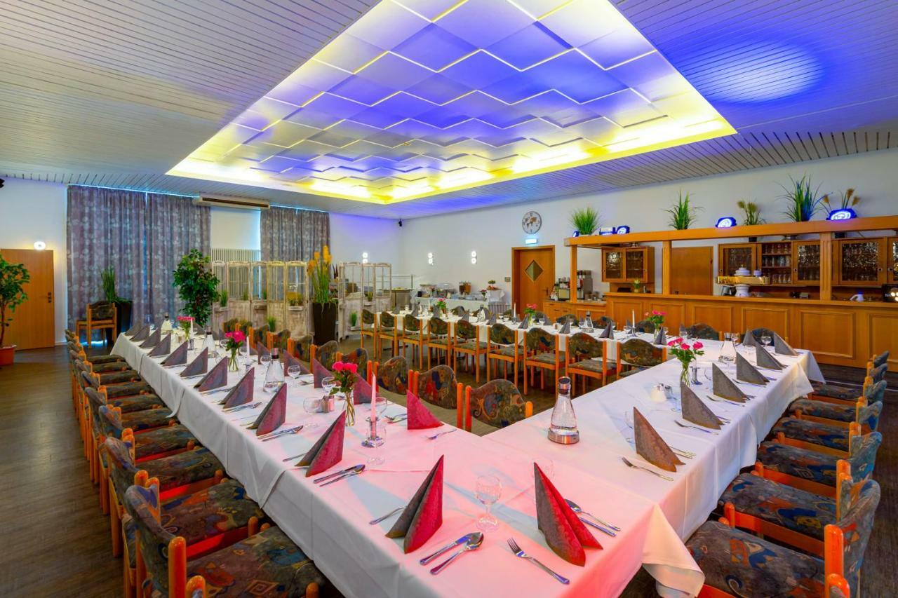 Landhotel Zum Niestetal Luaran gambar