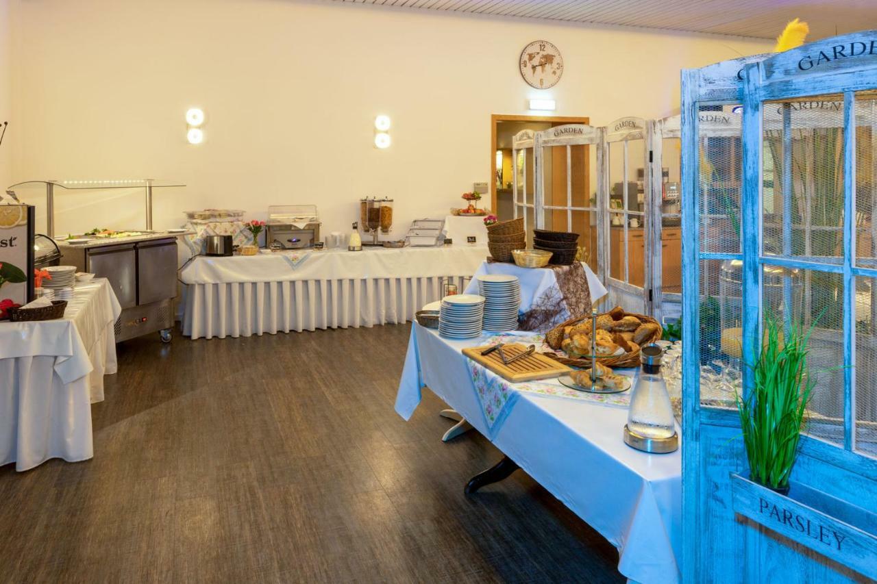 Landhotel Zum Niestetal Luaran gambar